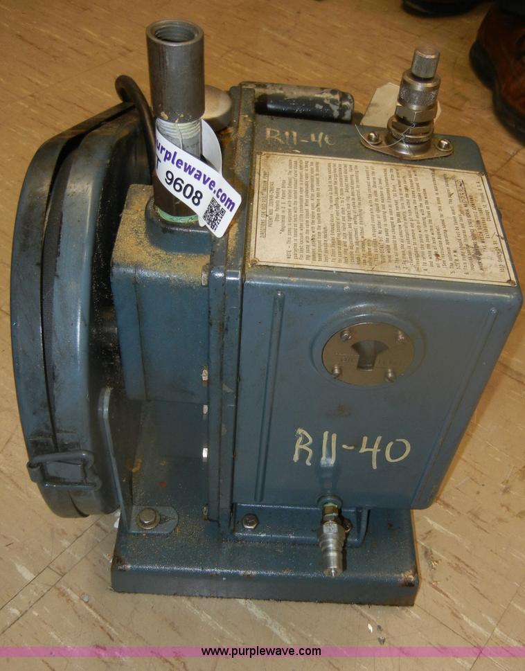 image for item T9608 Approximately 28 rotary vein vacuum pumps
