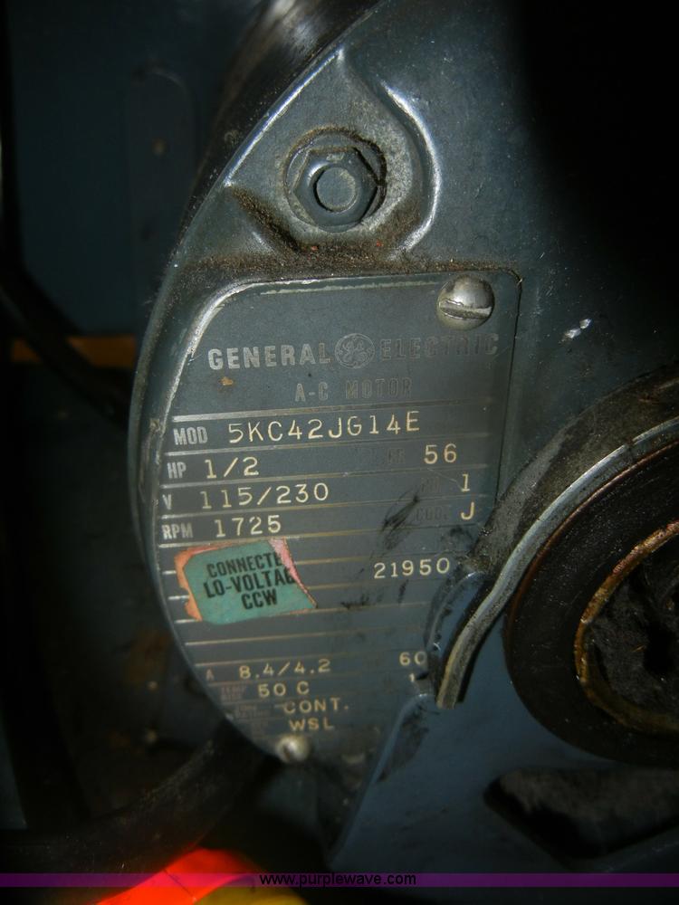 image for item T9608 Approximately 28 rotary vein vacuum pumps