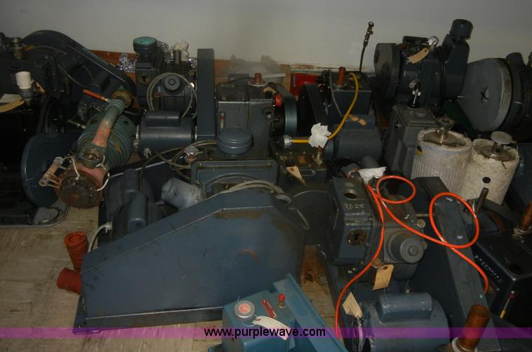 image for item T9608 Approximately 28 rotary vein vacuum pumps