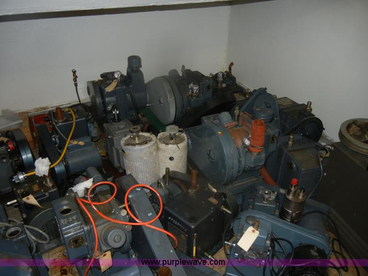 image for item T9608 Approximately 28 rotary vein vacuum pumps