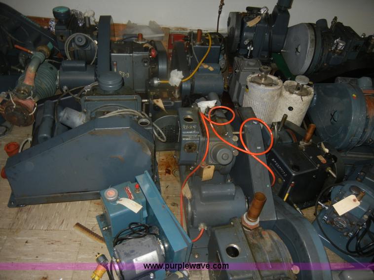 image for item T9608 Approximately 28 rotary vein vacuum pumps