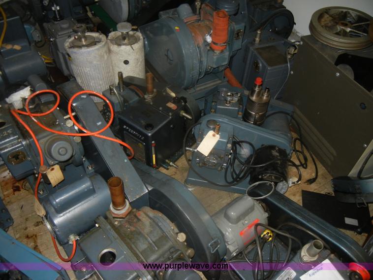 image for item T9608 Approximately 28 rotary vein vacuum pumps