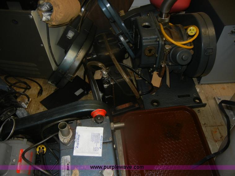 image for item T9608 Approximately 28 rotary vein vacuum pumps