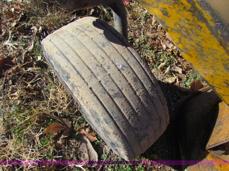 image for item V9416 Hustler 295 ZTR lawn mower