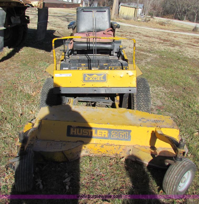 image for item V9417 Hustler 261 ZTR lawn mower
