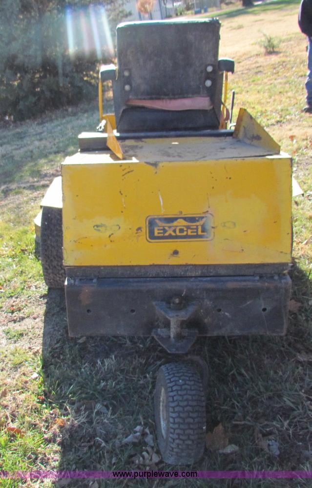 image for item V9417 Hustler 261 ZTR lawn mower