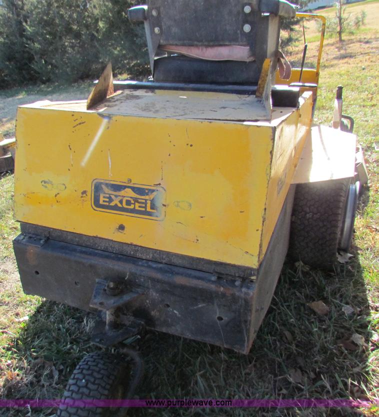 image for item V9417 Hustler 261 ZTR lawn mower