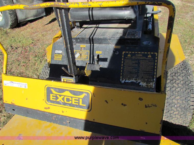 image for item V9417 Hustler 261 ZTR lawn mower