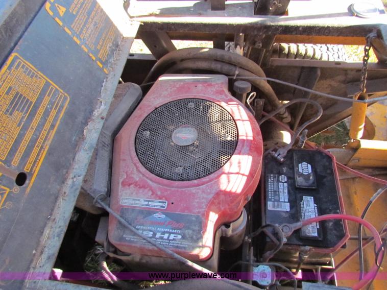 image for item V9417 Hustler 261 ZTR lawn mower