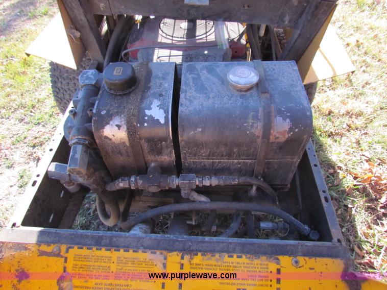 image for item V9417 Hustler 261 ZTR lawn mower