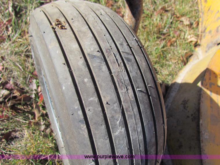 image for item V9417 Hustler 261 ZTR lawn mower