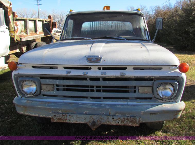 image for item V9418 1962 Ford F350 dump truck