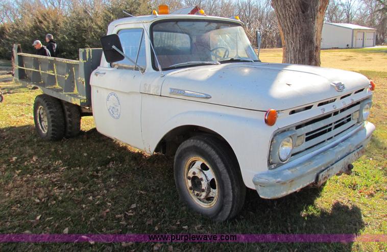 image for item V9418 1962 Ford F350 dump truck