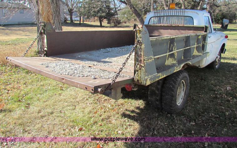 image for item V9418 1962 Ford F350 dump truck