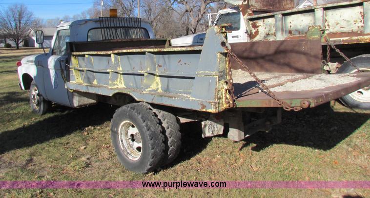 image for item V9418 1962 Ford F350 dump truck