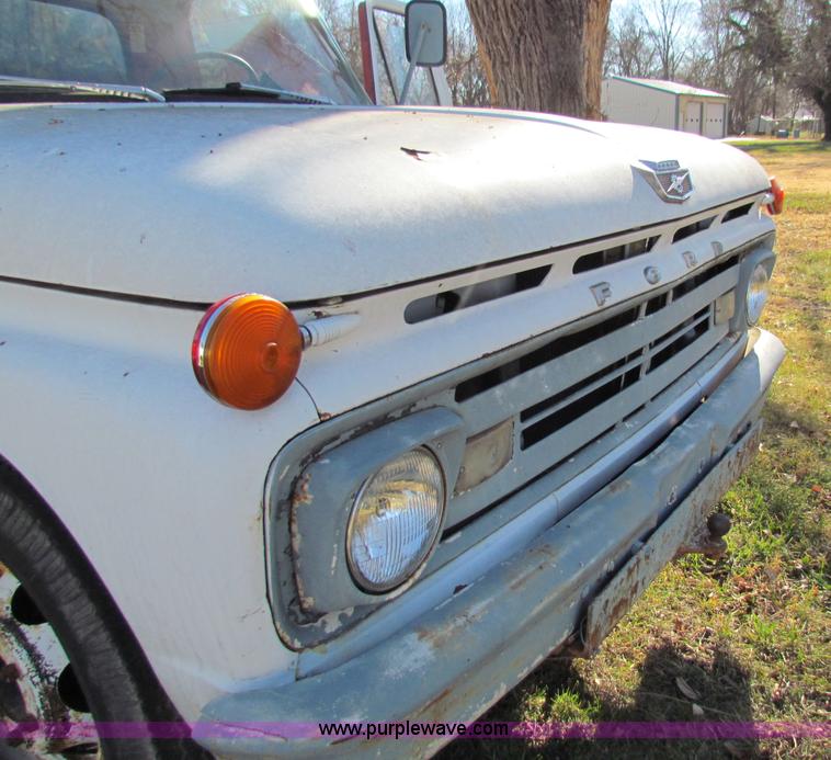 image for item V9418 1962 Ford F350 dump truck