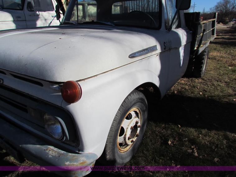 image for item V9418 1962 Ford F350 dump truck