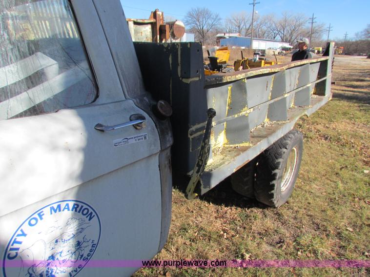 image for item V9418 1962 Ford F350 dump truck