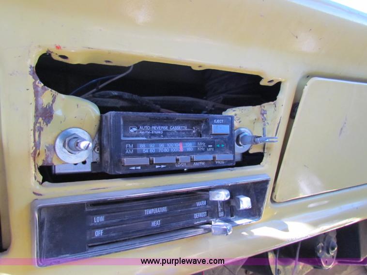 image for item V9419 1976 Ford F600 dump truck