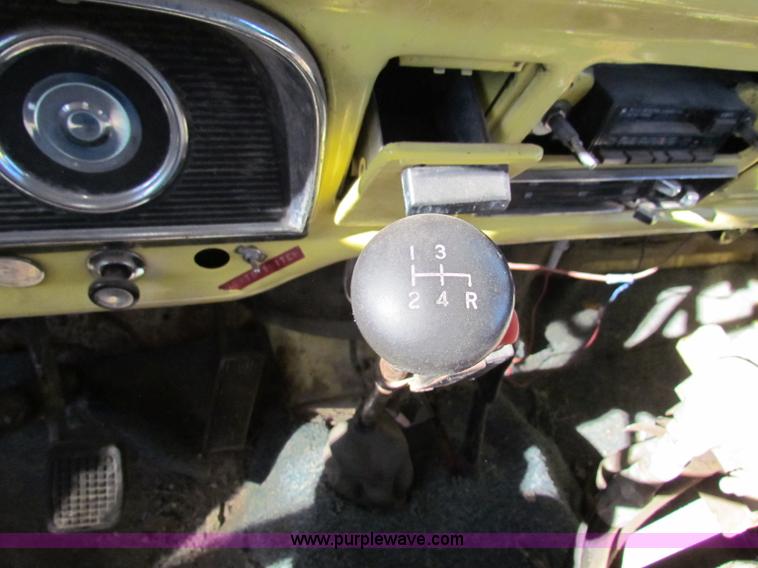 image for item V9419 1976 Ford F600 dump truck