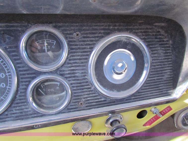 image for item V9419 1976 Ford F600 dump truck