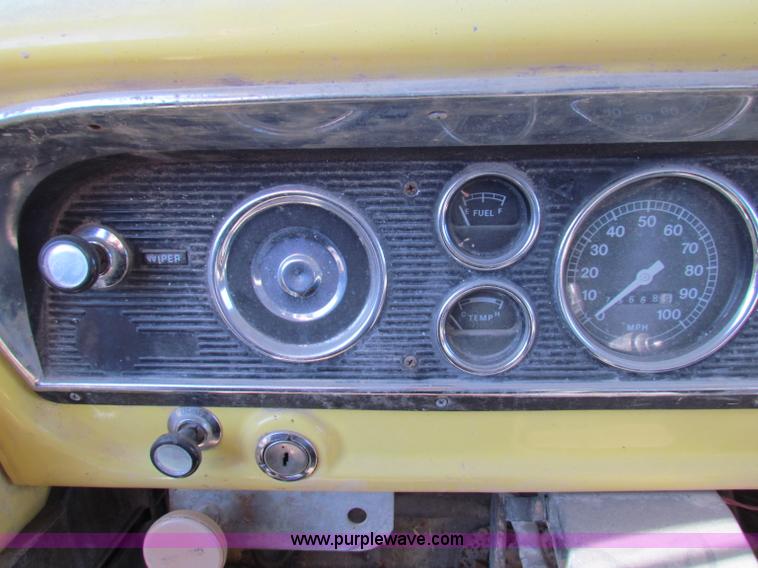 image for item V9419 1976 Ford F600 dump truck