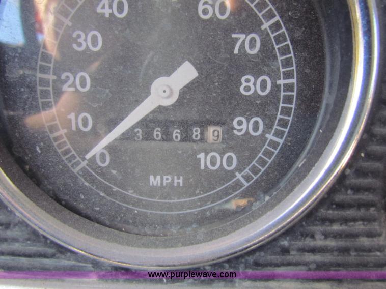 image for item V9419 1976 Ford F600 dump truck