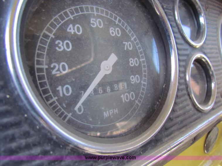 image for item V9419 1976 Ford F600 dump truck