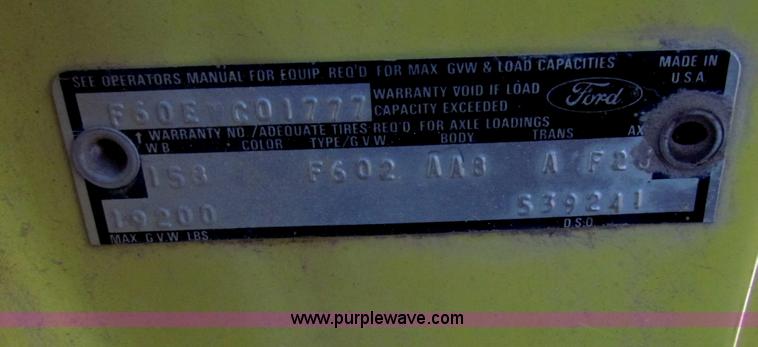 image for item V9419 1976 Ford F600 dump truck