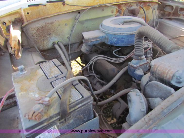 image for item V9419 1976 Ford F600 dump truck