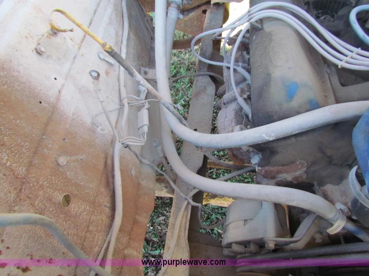 image for item V9419 1976 Ford F600 dump truck