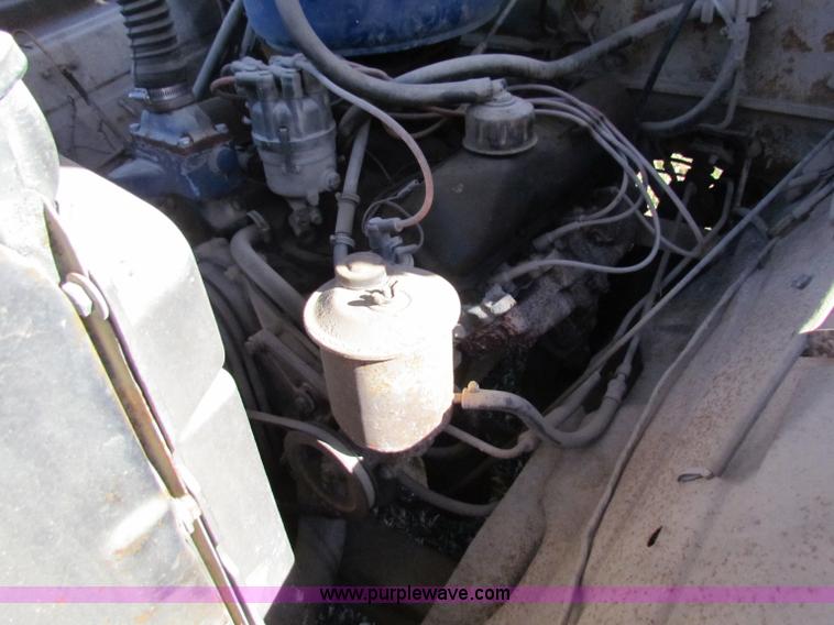 image for item V9419 1976 Ford F600 dump truck