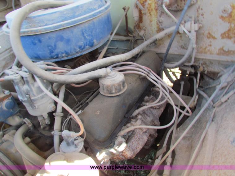 image for item V9419 1976 Ford F600 dump truck