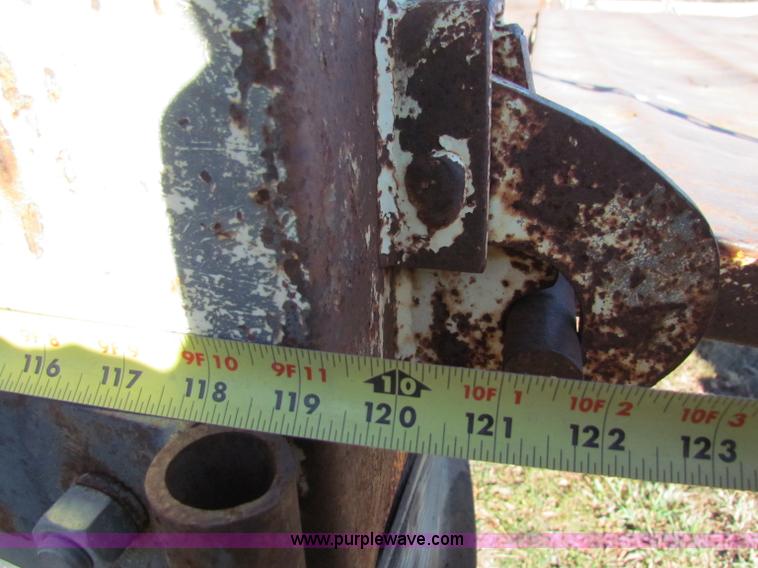 image for item V9419 1976 Ford F600 dump truck