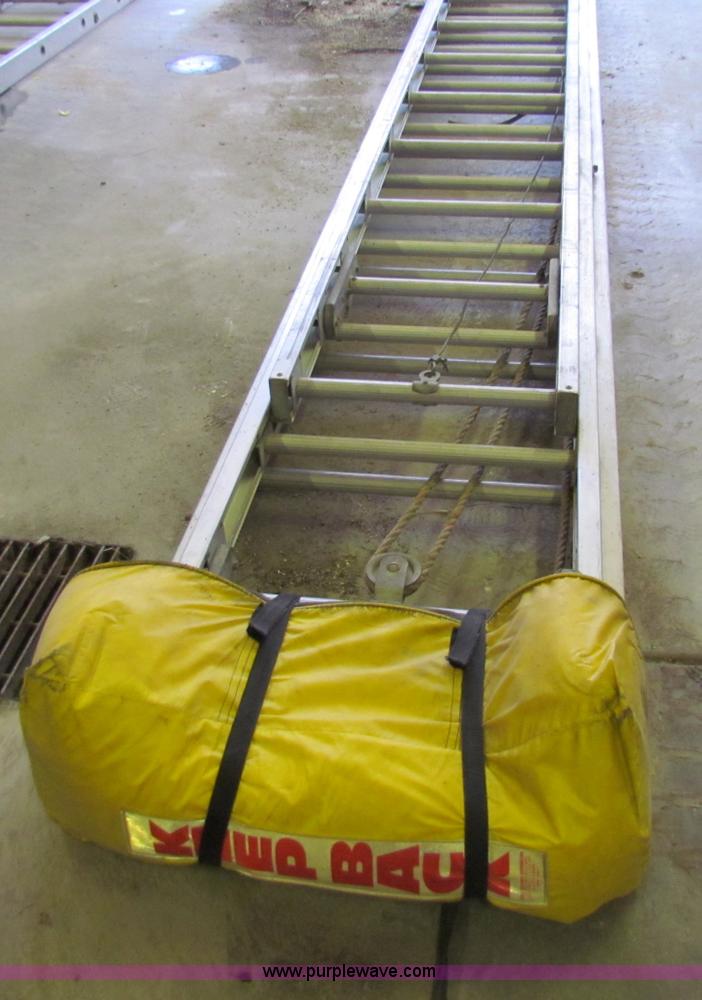 image for item V9423 40' heavy duty aluminum extension ladder