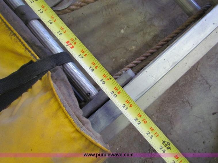 image for item V9423 40' heavy duty aluminum extension ladder