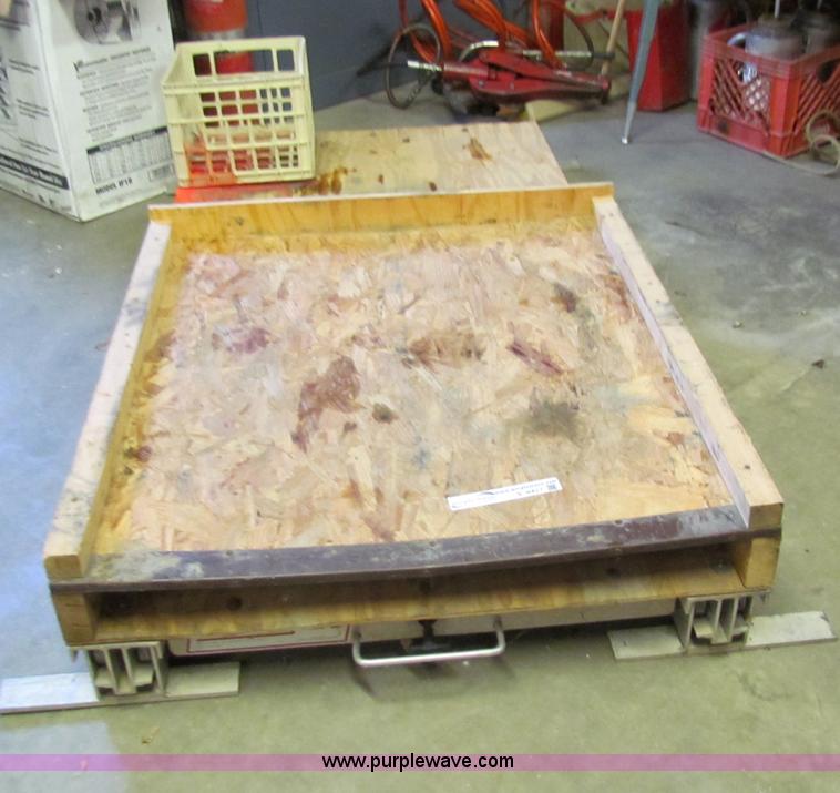 image for item V9427 Weather guard Bed Rat 3400 aluminum pull out truck bed shelf