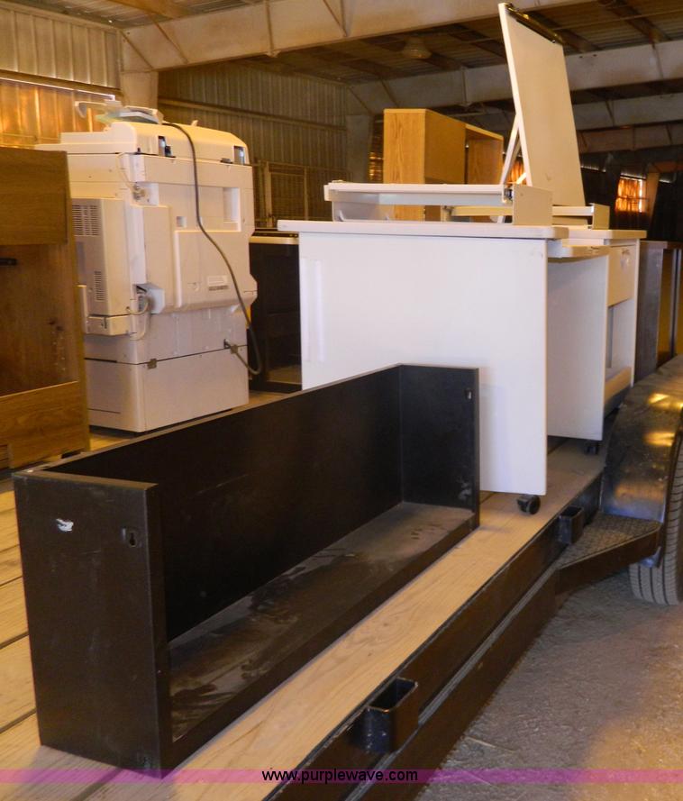 image for item Y9183 Assorted office furniture