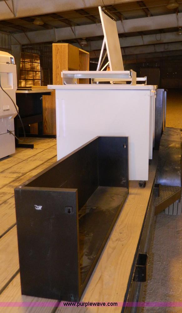 image for item Y9183 Assorted office furniture