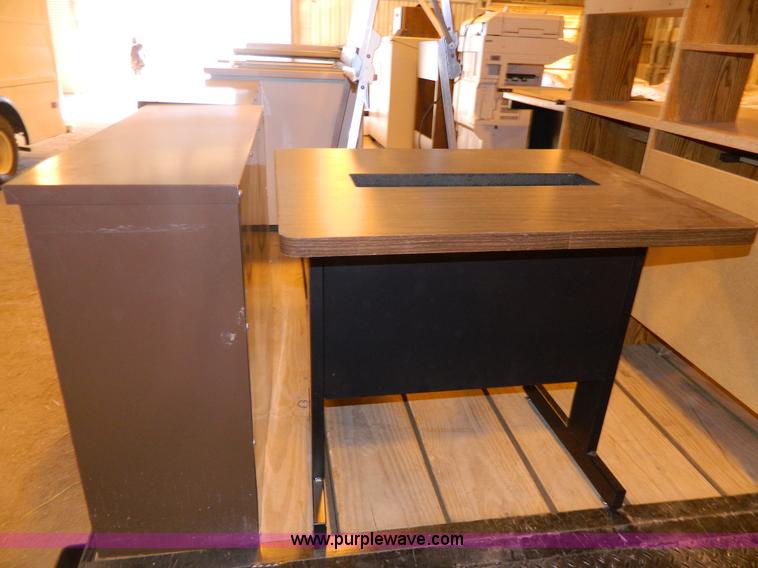 image for item Y9183 Assorted office furniture