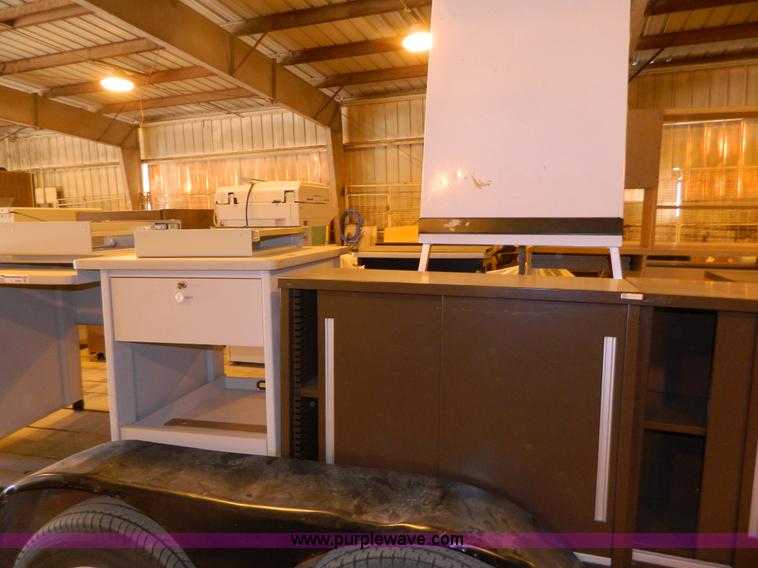 image for item Y9183 Assorted office furniture