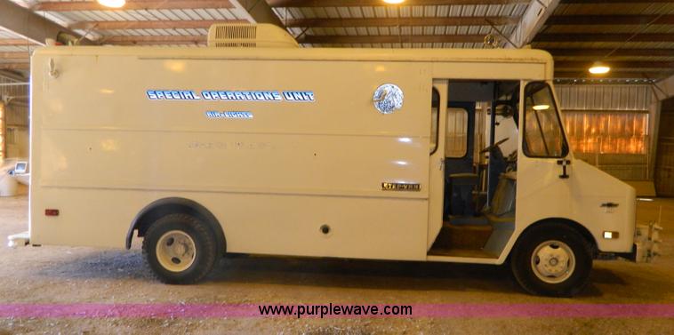 image for item Y9184 1972 Chevrolet step van