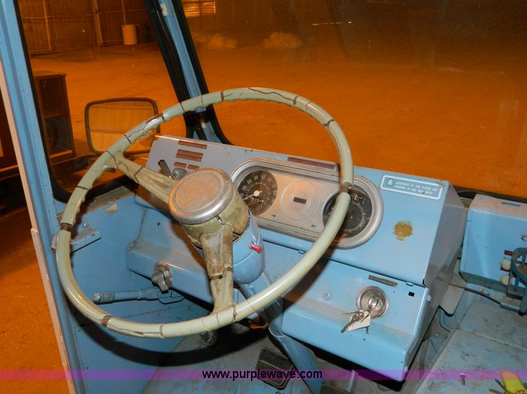 image for item Y9184 1972 Chevrolet step van