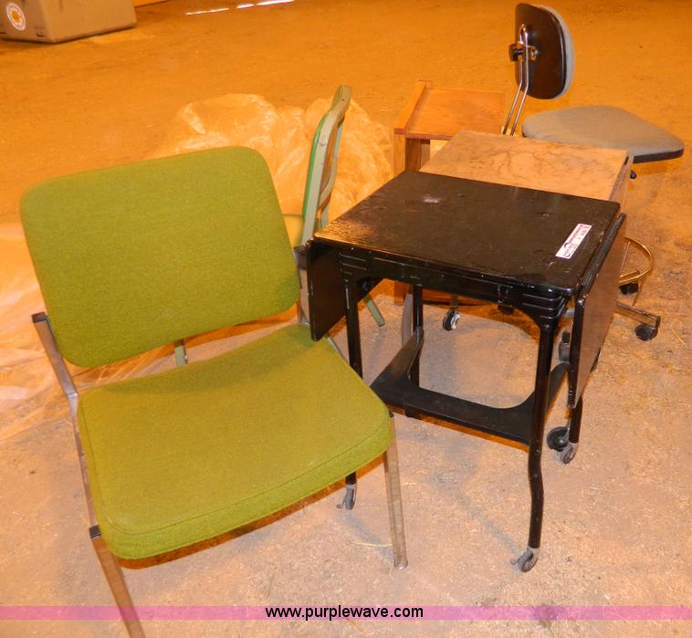 image for item Y9189 Assorted office supplies