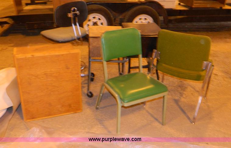 image for item Y9189 Assorted office supplies