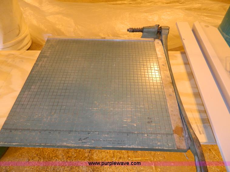 image for item Y9190 Assorted office supplies