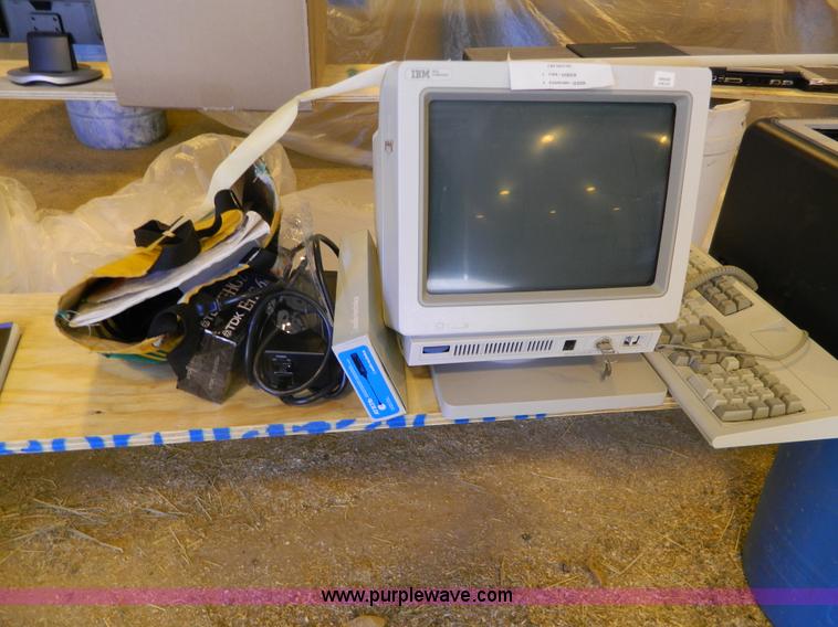 image for item Y9193 Assorted electronics