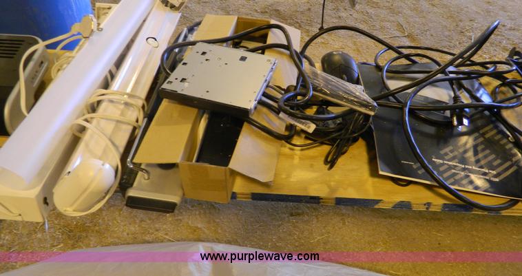 image for item Y9195 Assorted computer supplies