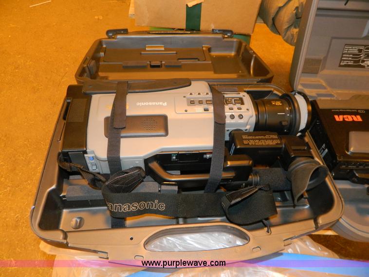 image for item Y9199 Assorted office supplies