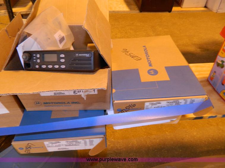 image for item Y9200 Motorola radios and handheld radios